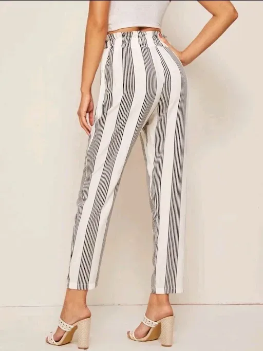 Pantalón para dama diseño a rayas color blanco y negro