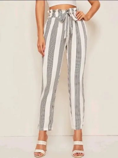 Pantalón para dama diseño a rayas color blanco y negro