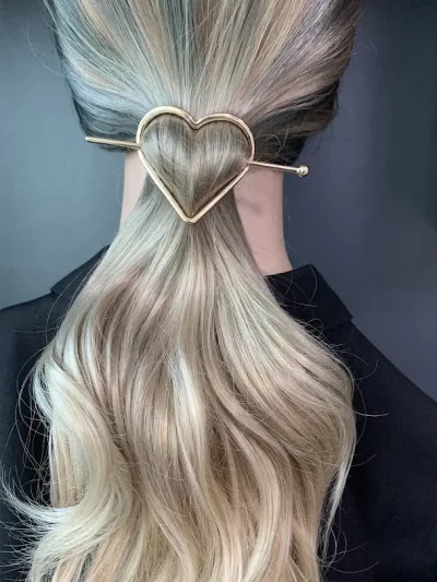 Horquilla de cabello para dama diseño de corazón color dorado