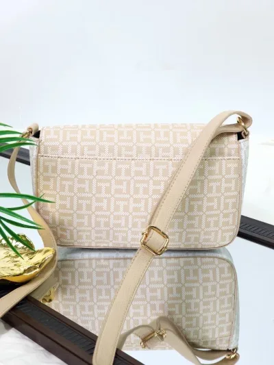 Bolso Tommy Hilfiger para dama color beige