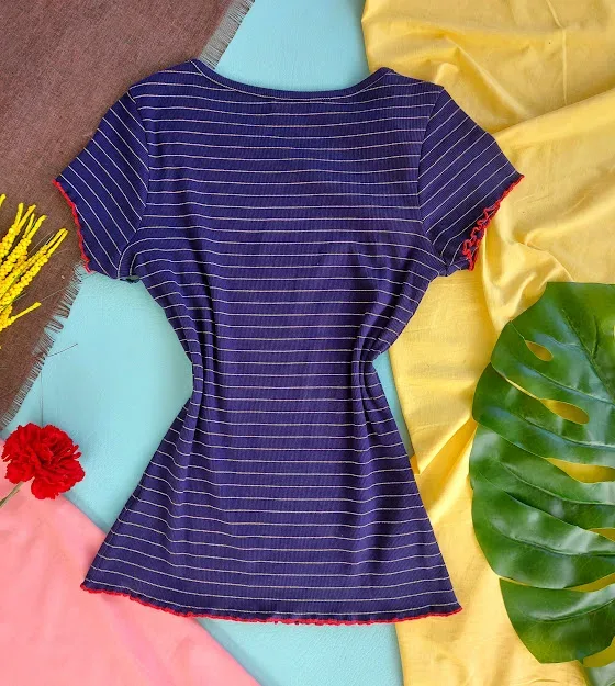 Camiseta U.S Polo para dama color azul con rayas doradas