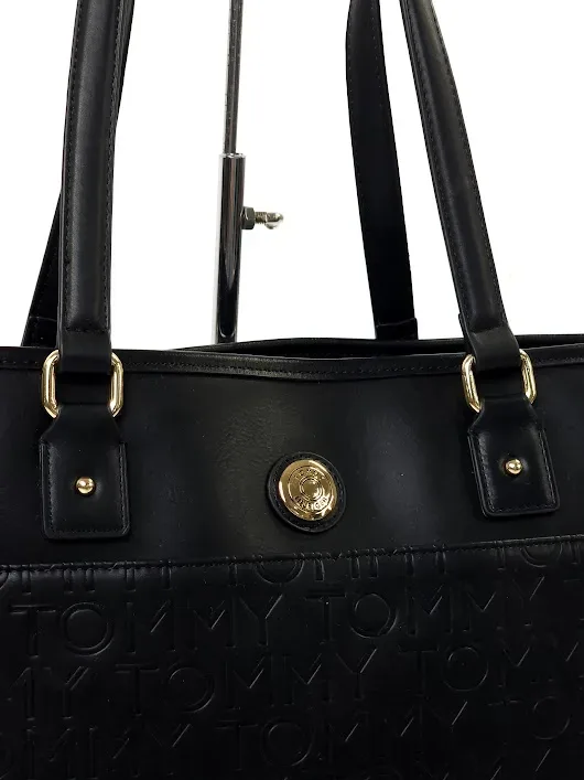 BolsoTommy Hilfiger para dama color negro
