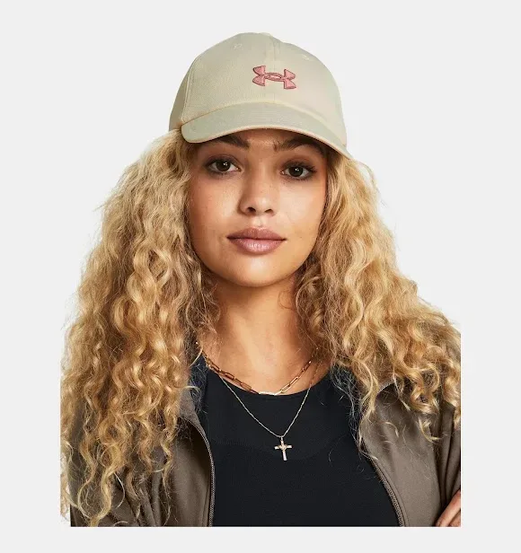 Gorra Under Armour para dama color beige