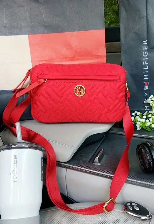 Bolso Tommy Hilfiger para dama color rojo