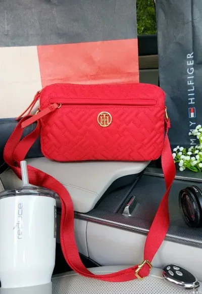 Bolso Tommy Hilfiger para dama color rojo