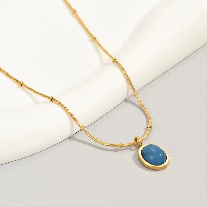 Collar de acero titanio chapado en oro