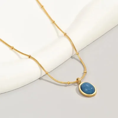Collar de acero titanio chapado en oro