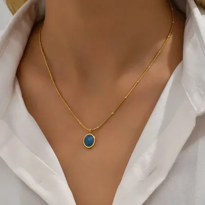 Collar de acero titanio chapado en oro