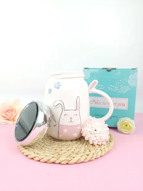 Tasa de Conejo rosa con Tapa de Rosca