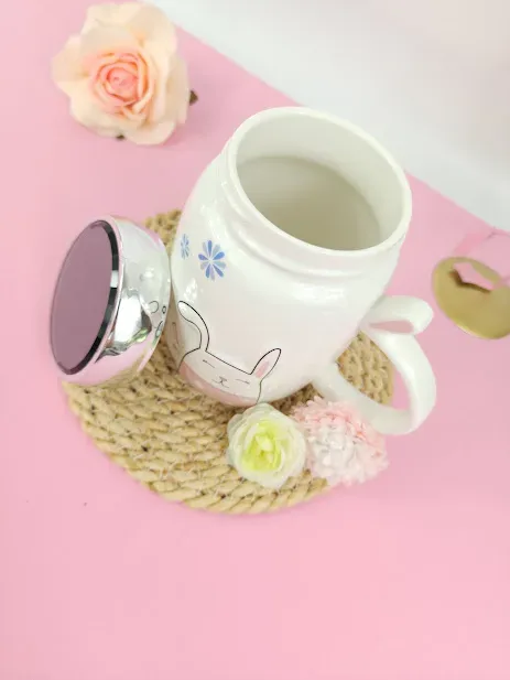 Tasa de Conejo rosa con Tapa de Rosca
