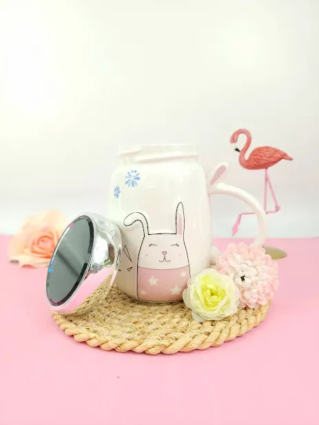 Tasa de Conejo rosa con Tapa de Rosca