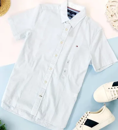 Camisa Tommy Hilfiger para caballero diseño a tribal color celeste y blanco