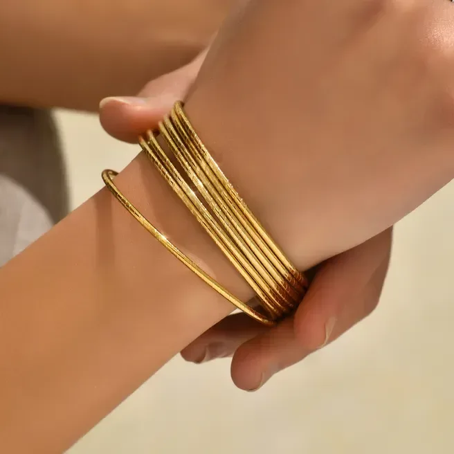 Set de 7 Pulseras de acero inoxidable color dorado