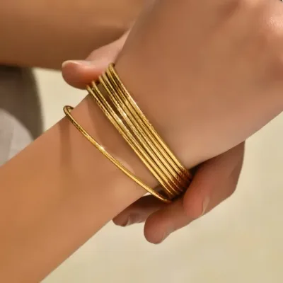 Set de 7 Pulseras de acero inoxidable color dorado