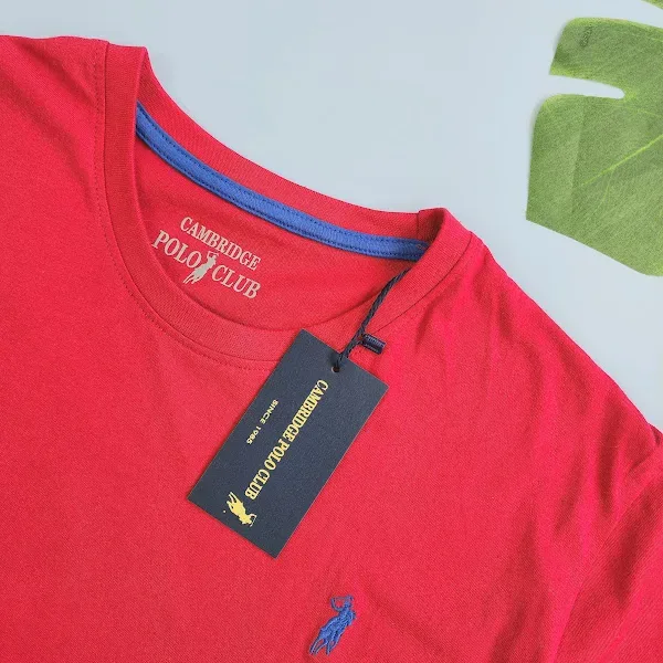 Camiseta Cambridge Polo Club para caballero color rojo oscuro.