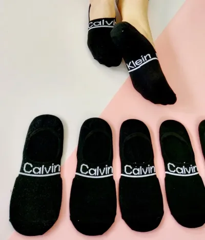 Set de medias Calvin Klein para mujer color negro.