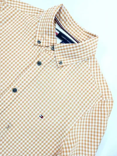 Camisa Tommy Hilfiger para caballero color marrón y blanco