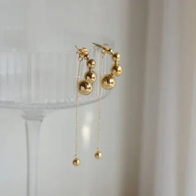 Par de aretes de acero inoxidable para dama color dorado