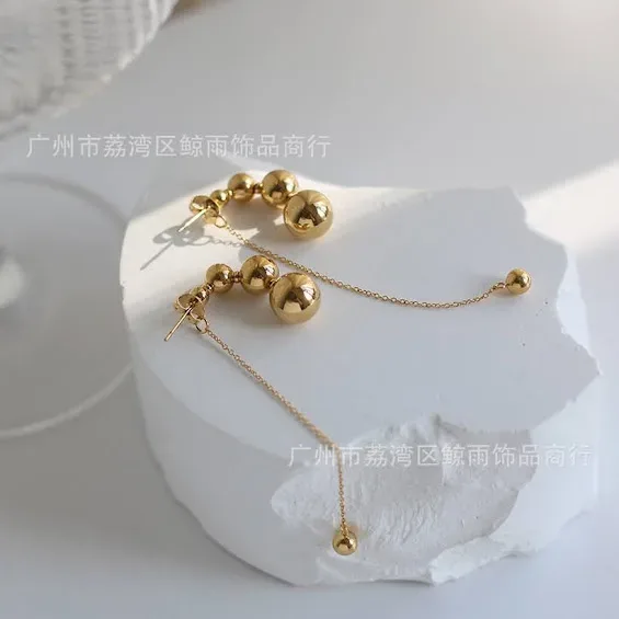 Par de aretes de acero inoxidable para dama color dorado