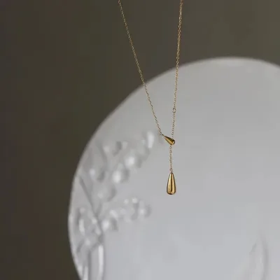 Collar de acero de titanio