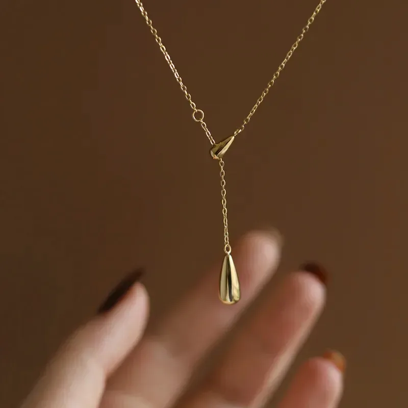 Collar de acero de titanio