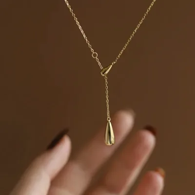 Collar de acero de titanio