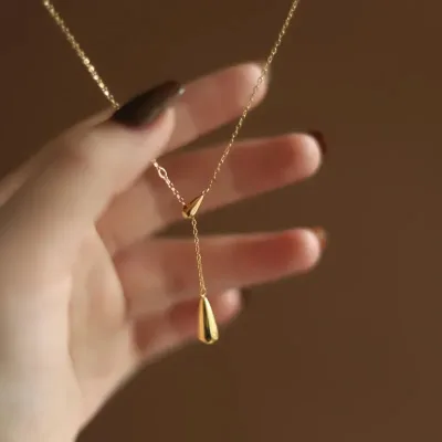 Collar de acero de titanio