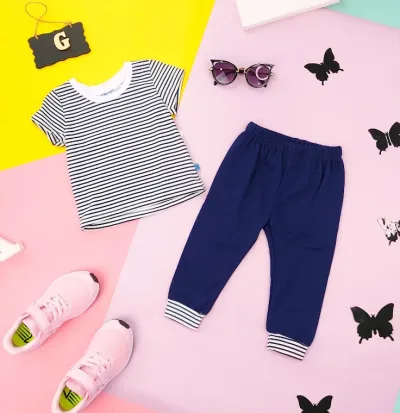 Conjunto para niña color con diseño a rayas color azul y blanco