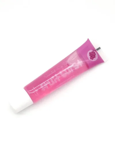 Brillo de labios color morado