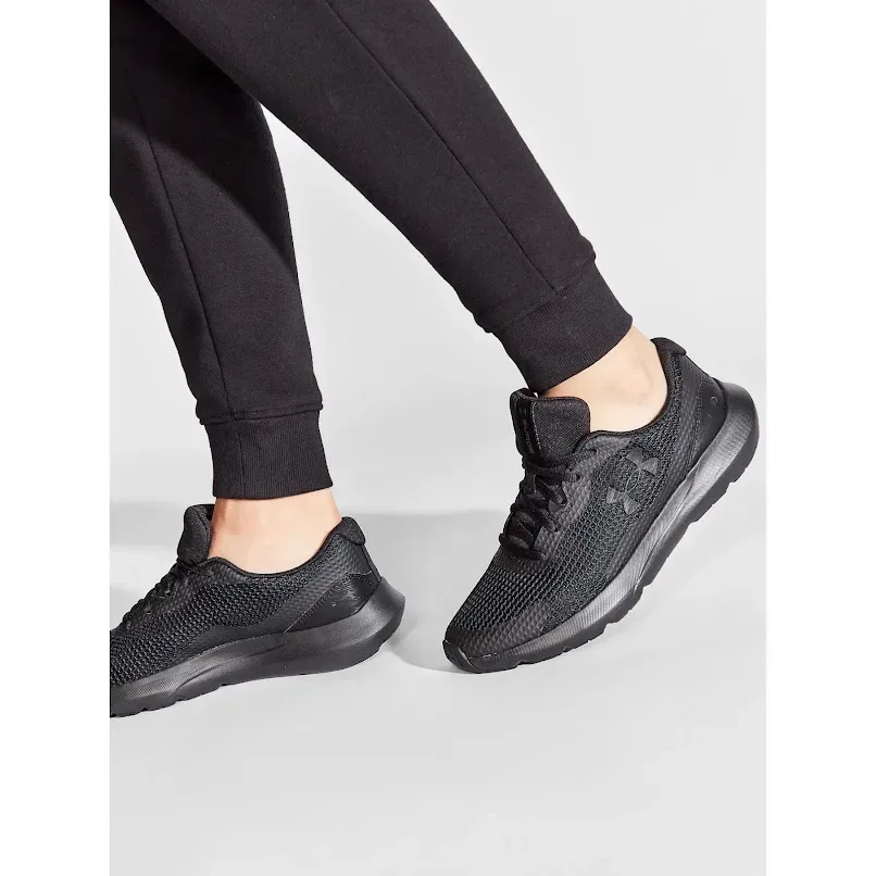 Tennis Under Armour UA Surge 3 para caballero color negro