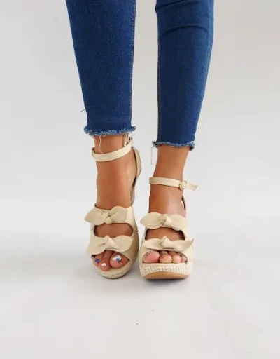 Sandalias para dama color beige SD45414