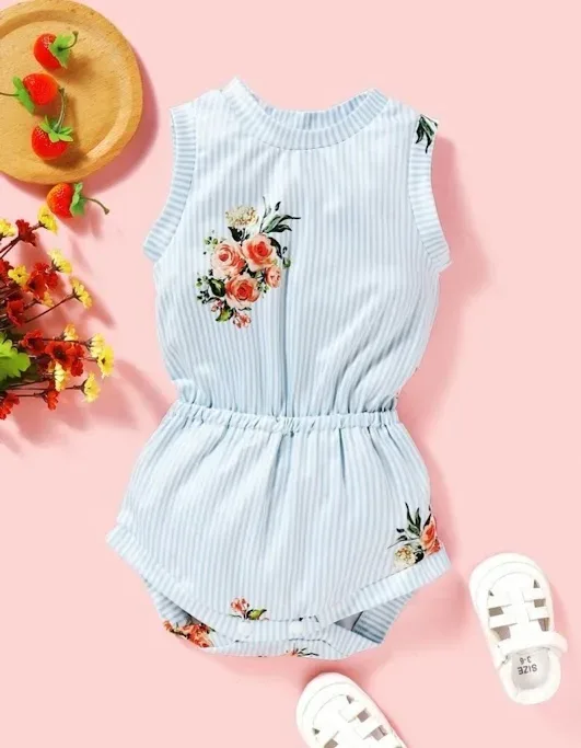 Mameluco para niña diseño a rayas color celeste y blanco