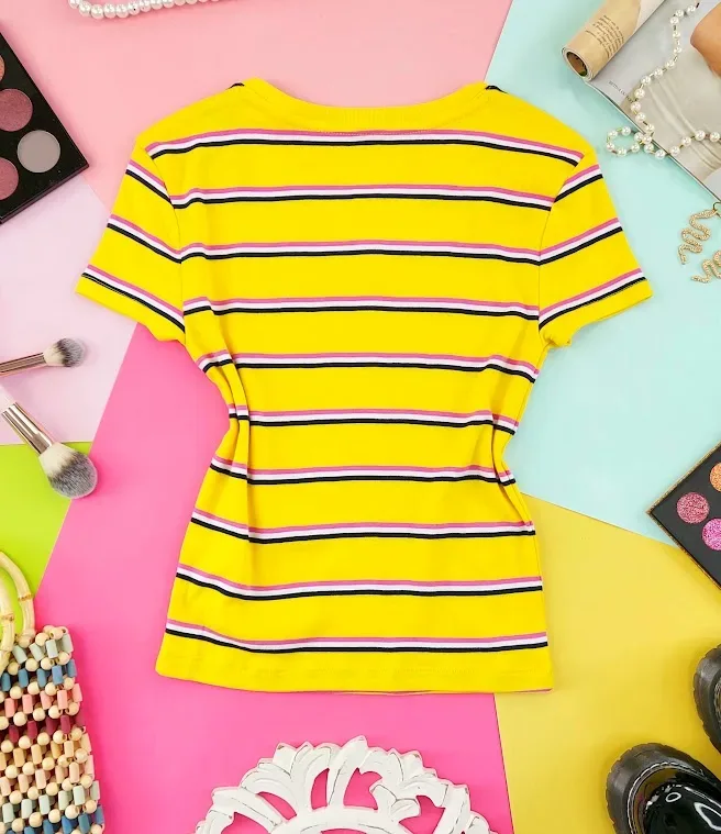 Camiseta Tommy Hilfiger para dama diseño a rayas color azul, rosa, blanco y amarillo