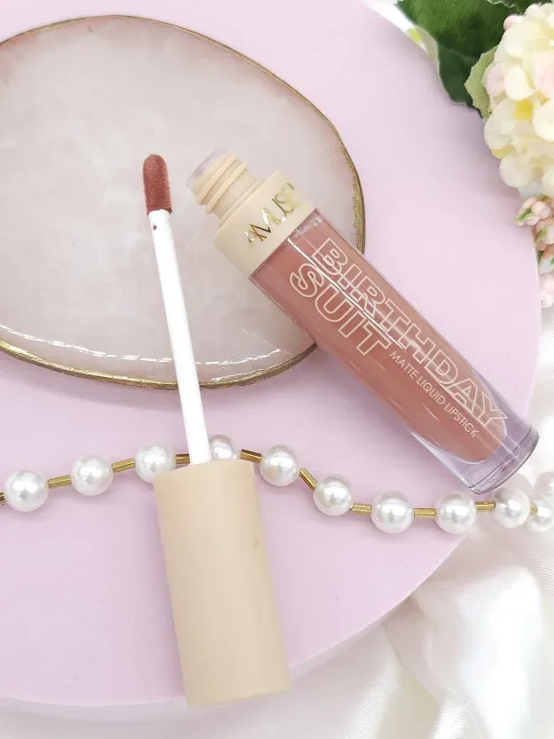 Labial AMUSE liquido matte tono Lingerie