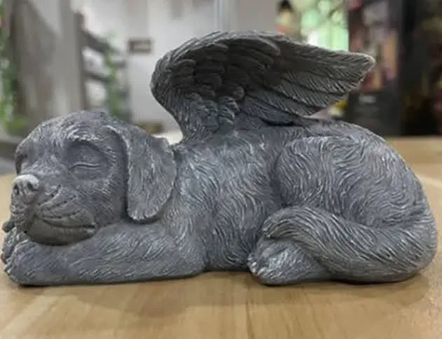 Pieza decorativa con diseño de perro angelito