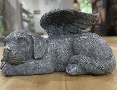Pieza decorativa con diseño de perro angelito