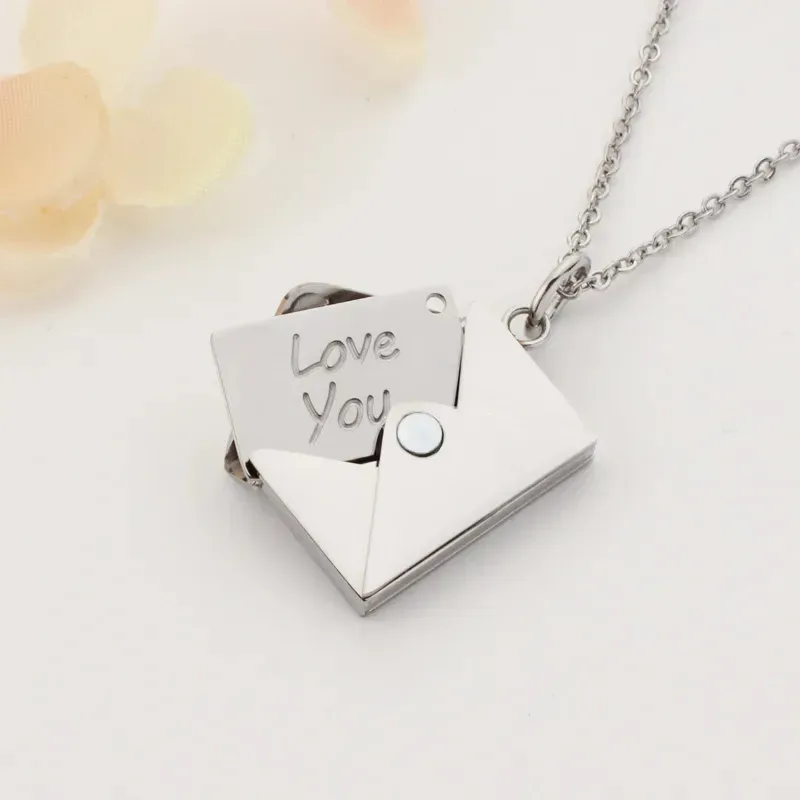 Collar de acero de titanio diseño carta