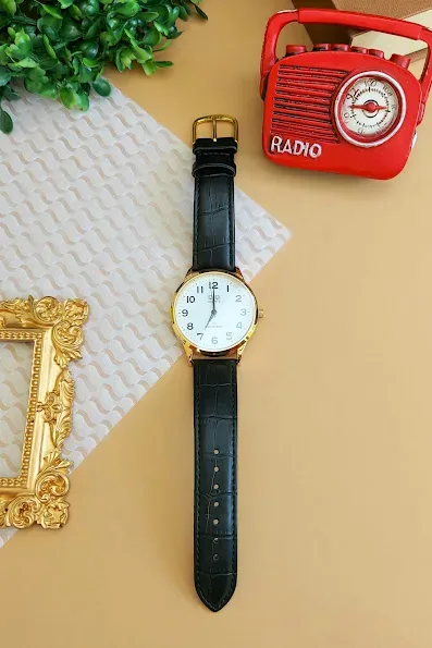 Reloj Q&Q para caballero color negro y dorado