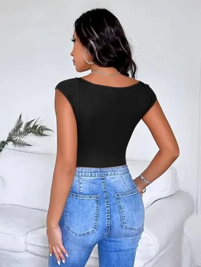 Body negro escote de corazon.