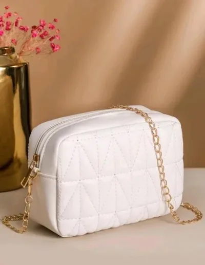Bolso para dama color blanco con cadena