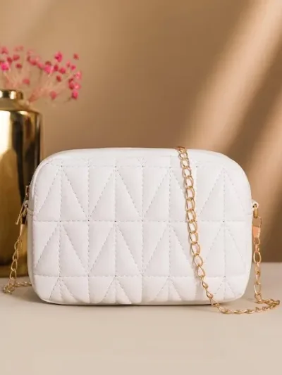 Bolso para dama color blanco con cadena