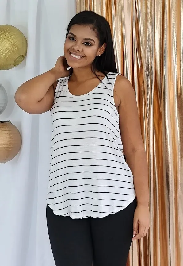 Blusa Old Navy para dama de rayas color blanco y negro