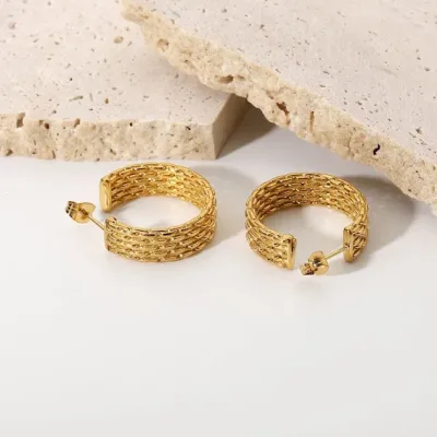 Par de argollas de acero inoxidable para dama color dorado