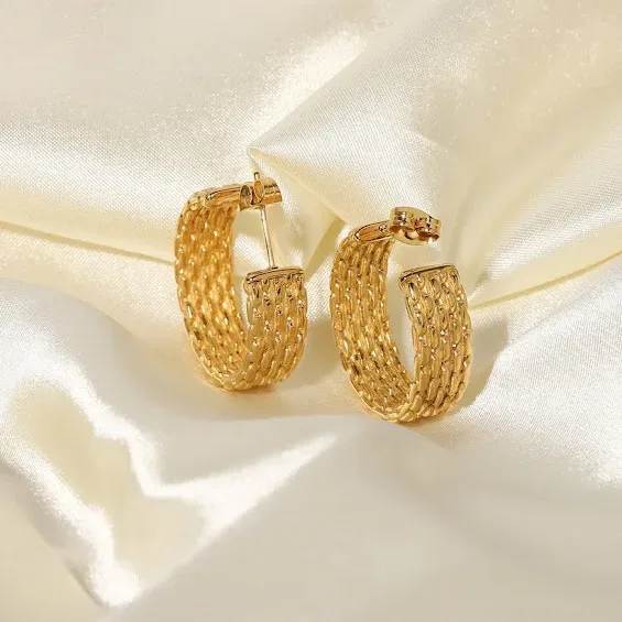 Par de argollas de acero inoxidable para dama color dorado