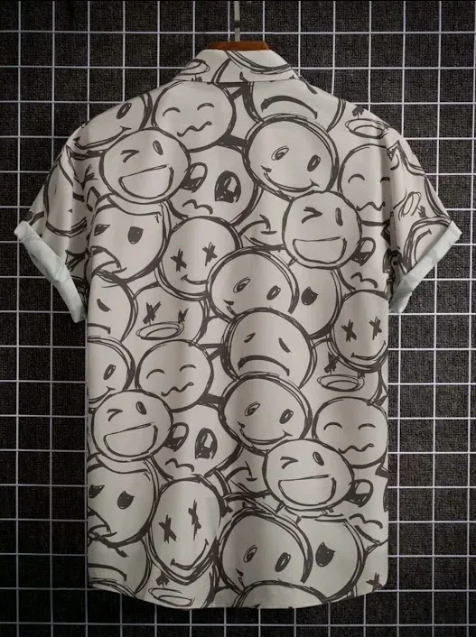 Camisa para caballero con estampado de dibujos animados.