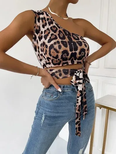 Top para dama con estampado de leopardo con nudo delantero de un hombro