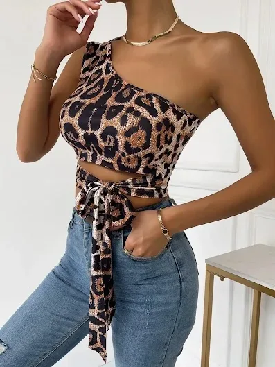 Top para dama con estampado de leopardo con nudo delantero de un hombro