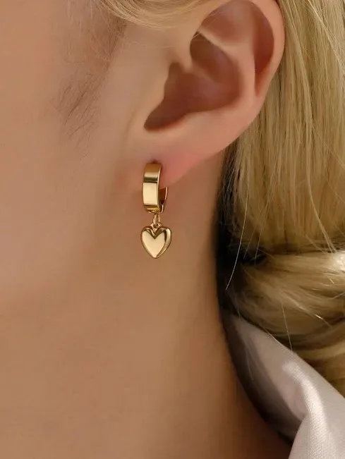 Argollas de acero inoxidable para dama con dije de corazón