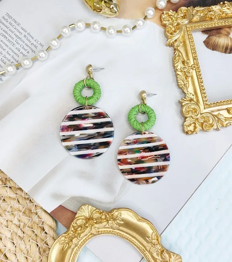 Par de aretes para dama diseño multicolor