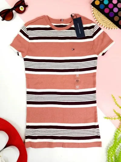 Camiseta Tommy Hilfiger para dama diseño a rayas